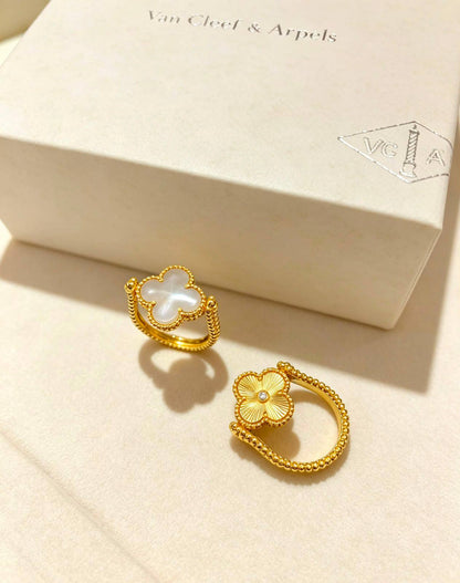 VCA RING
2 SIDES 
65 DHS✅✨💫
 WITH NORMAL BOX AND PAPER BAG🎁🛍️

Zain89
♥️♥️♥️