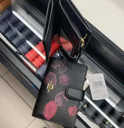 Coach 
Wallets Master
125 dhs💓

Zain248
♥️♥️♥️