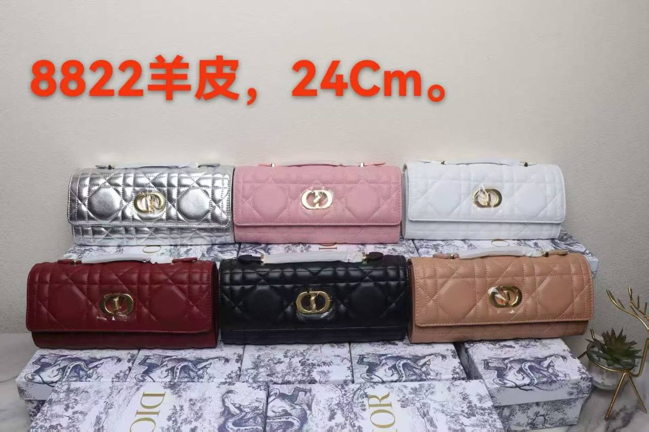 Dior
withbox 
100 dhs🇦🇪🇦🇪

Zain143
♥️♥️♥️