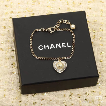 CHANEL 
Necklace 😍
Earring 🐦‍🔥
Bracelet 🦋
Master quality 💯
With normal boxes 🗃️ 
130 dhs🇦🇪🇦🇪

With master box 📦 
160 dhs🇦🇪🇦🇪

Zain216
♥️♥️♥️