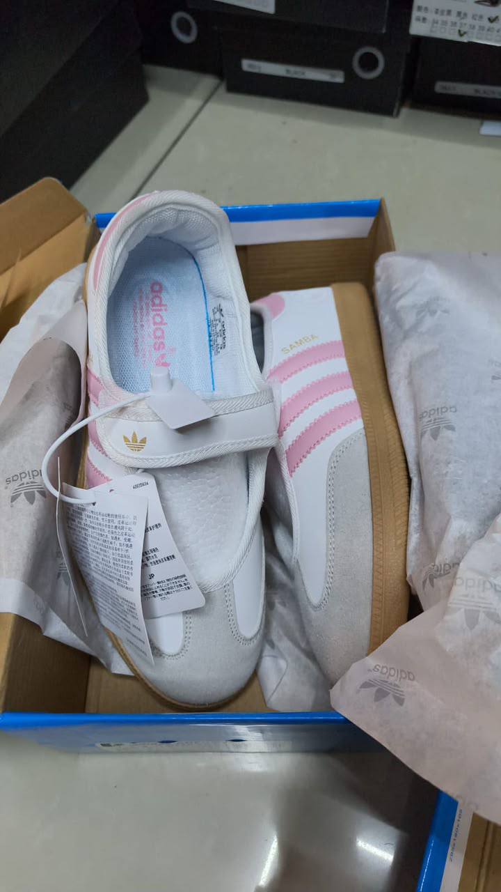Adidas 

Size 36 to 41 

100 dhs🇦🇪🇦🇪

Zain146
♥️♥️♥️