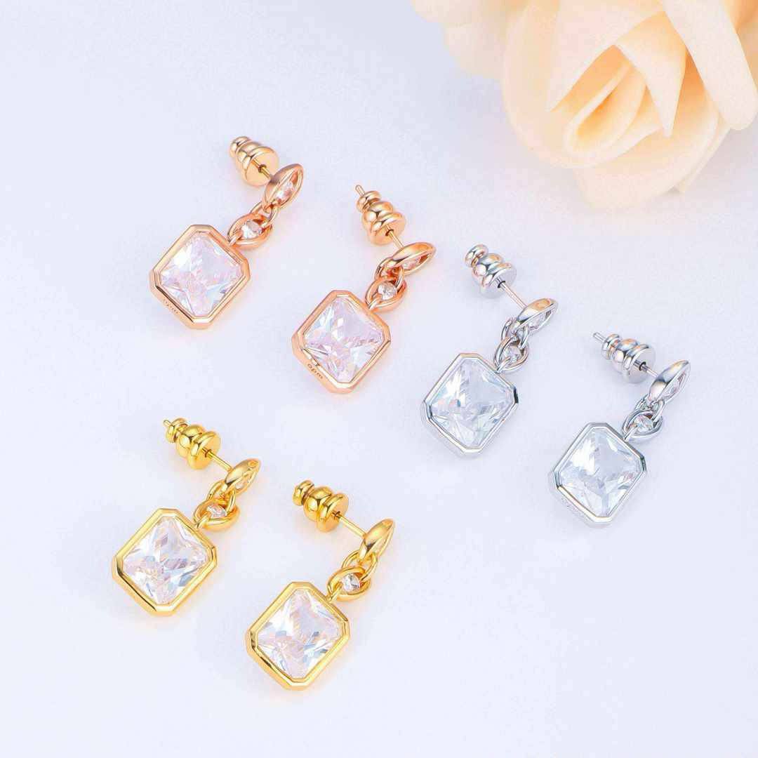 APM SET 
Necklace 🦋
Earring💥
Ring 💍 available size👇
6,7,8,9
Master quality 💯
With normal boxes 🗃️ 
170 dhs🇦🇪🇦🇪

With master box 📦 
190 dhs🇦🇪🇦🇪

Zain216
♥️♥️♥️