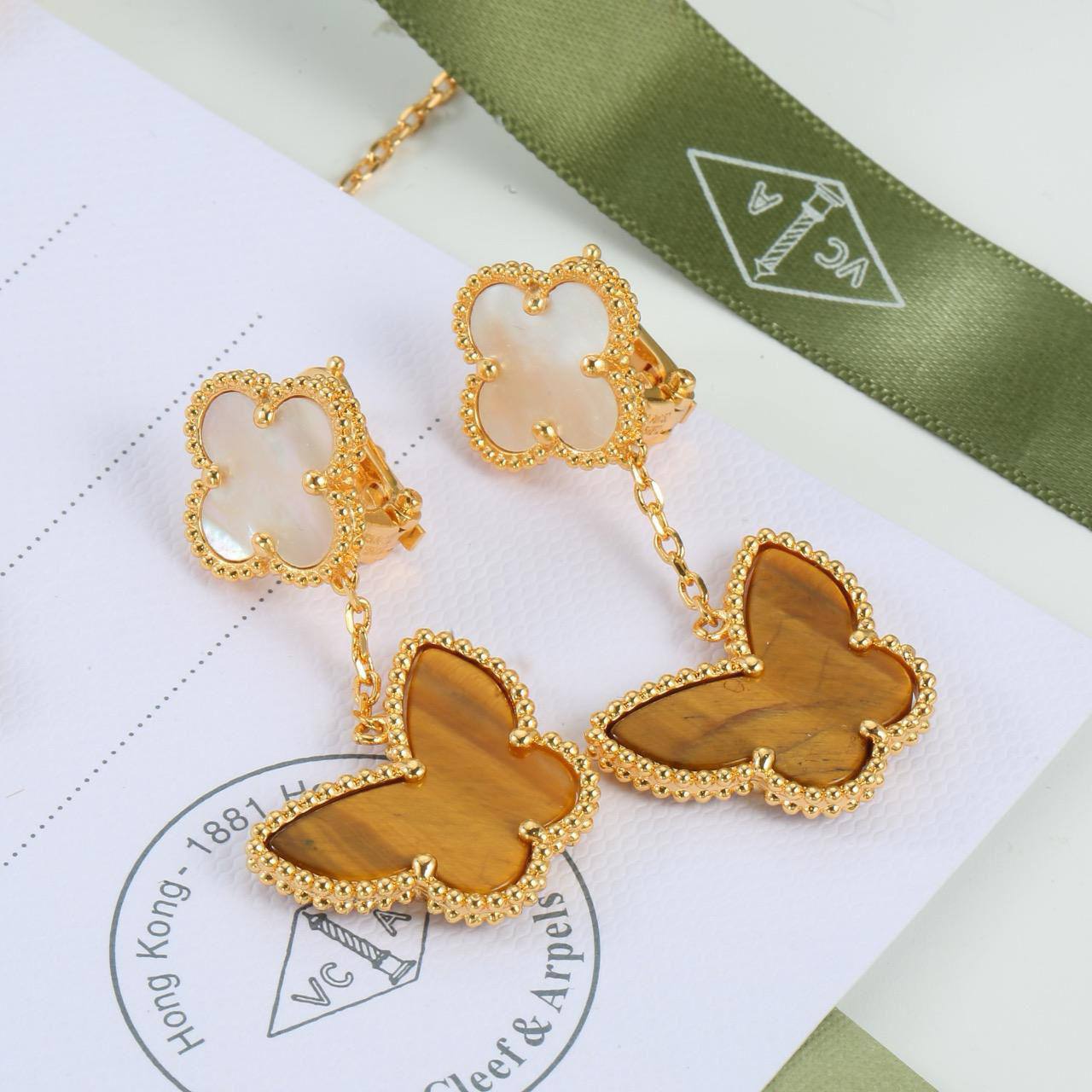 VCA SET 
Necklace 🐦‍🔥
Earring 🦋
Master quality 💯
With normal boxes 📦 
180 dhs🇦🇪🇦🇪

With master box 🗃️ 
240 dhs🇦🇪🇦🇪

Zain216
♥️♥️♥️
