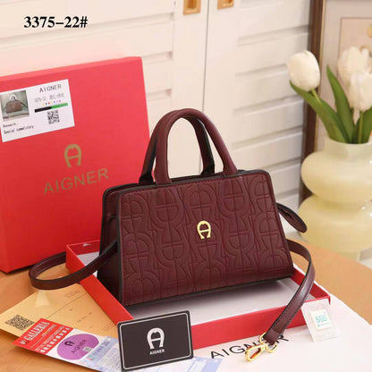 Aigner
115 dhs❤️
SIZE：22cm

High-quality product with a box
🎁🎁🎁

Zain35
♥️♥️♥️
