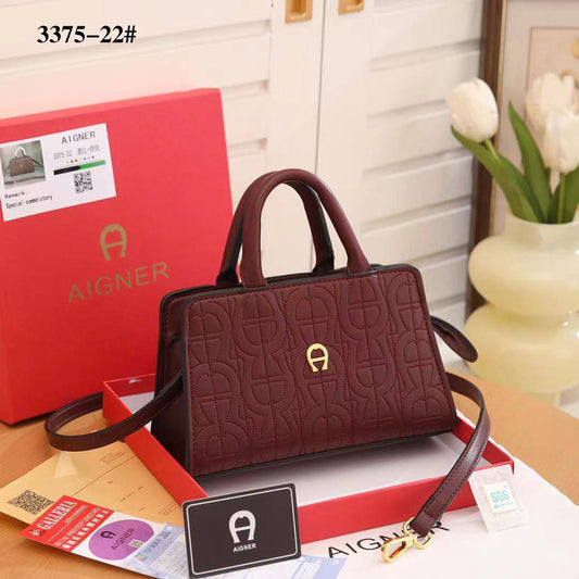 Aigner
115 dhs❤️
SIZE：22cm

High-quality product with a box
🎁🎁🎁

Zain35
♥️♥️♥️