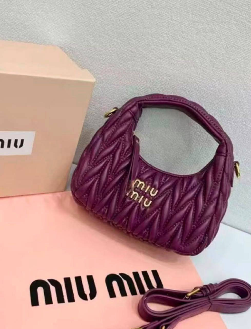 Miu Miu
95 dhs✅
Good-quality with box

Zain35
♥️♥️♥️