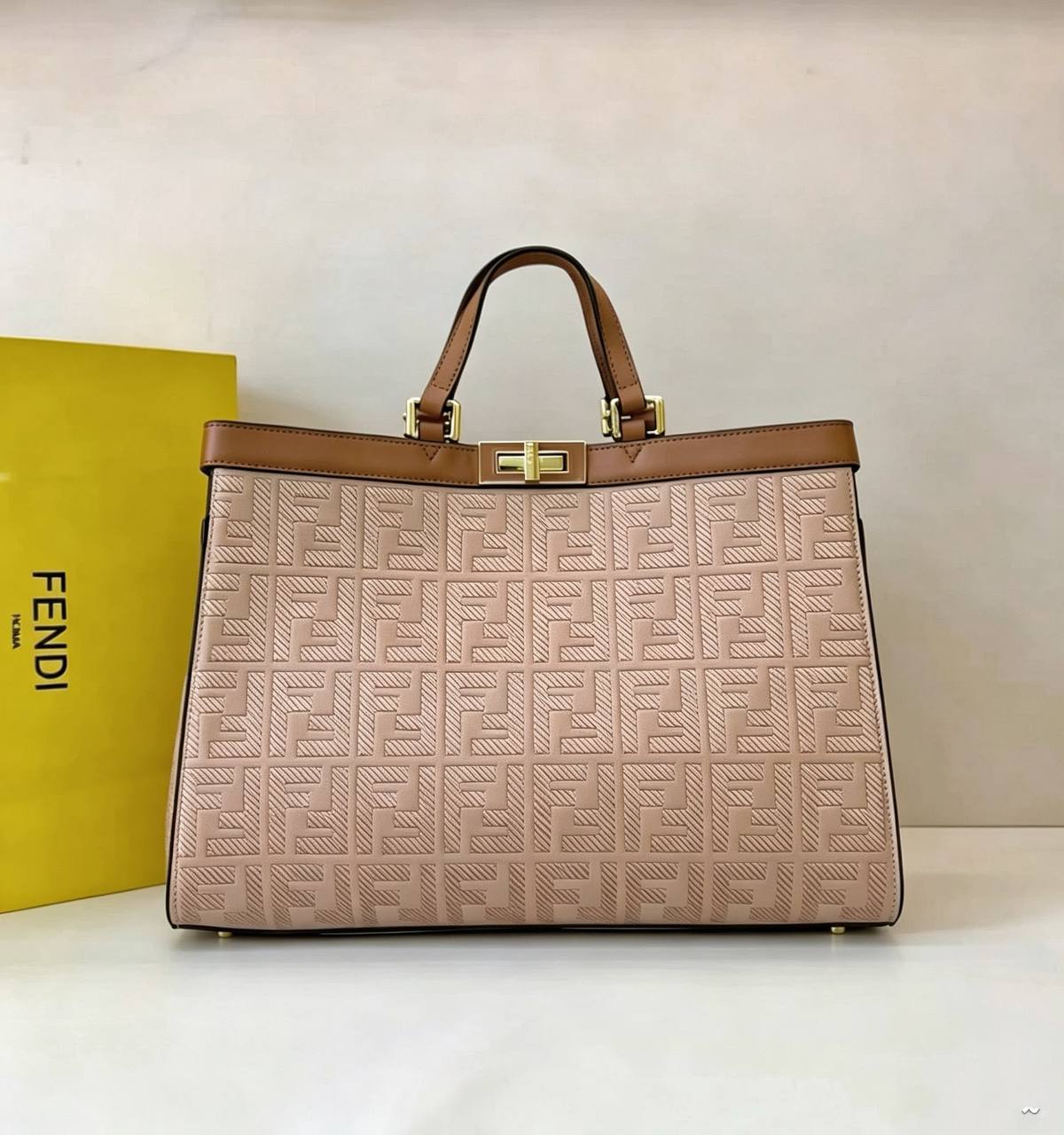 FENDI 

COPY ONE 
NEW CAME 
195 dhs🇦🇪🇦🇪

Zain39
♥️♥️♥️