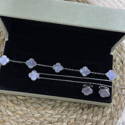 VCA SAT🔥*
Necklace 🍁
Earring✨
Bracelet 🦋
Master quality 💯
With normal boxes 🗃️ 
170 dhs🪙🌨️
With master box 📦 
220 dhs🪙🌨️

Zain216
♥️♥️♥️