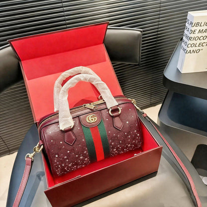GUCCI 

COPY ONE NEW CAME 

WITH BOX 
🎁🎁🎁

205 dhs❣️

Zain39
♥️♥️♥️