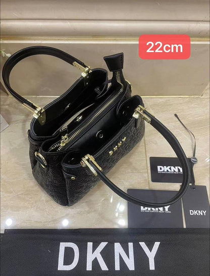 Aigner - DKNY
100 dhs✅
size：22cm
good-quality 

with box
🎁🎁🎁

Zain35
♥️♥️♥️