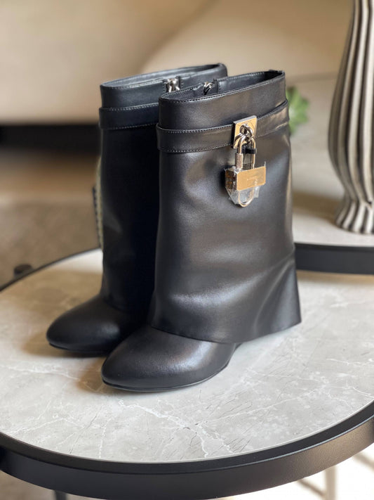 NEW GIVENCHY
Vip quality
Size 36 to 41
Long one: 950
Short one: 850

Zain113
♥️♥️♥️