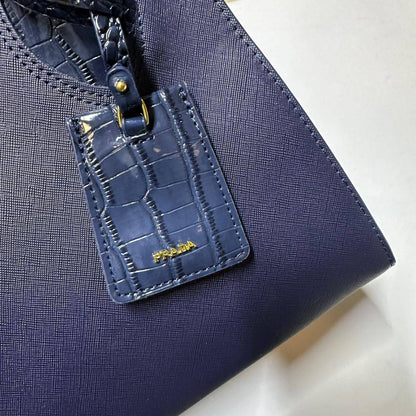 PRADA GOOD QUALITY 
110 dhs🇦🇪🇦🇪

Zain295
♥️♥️♥️