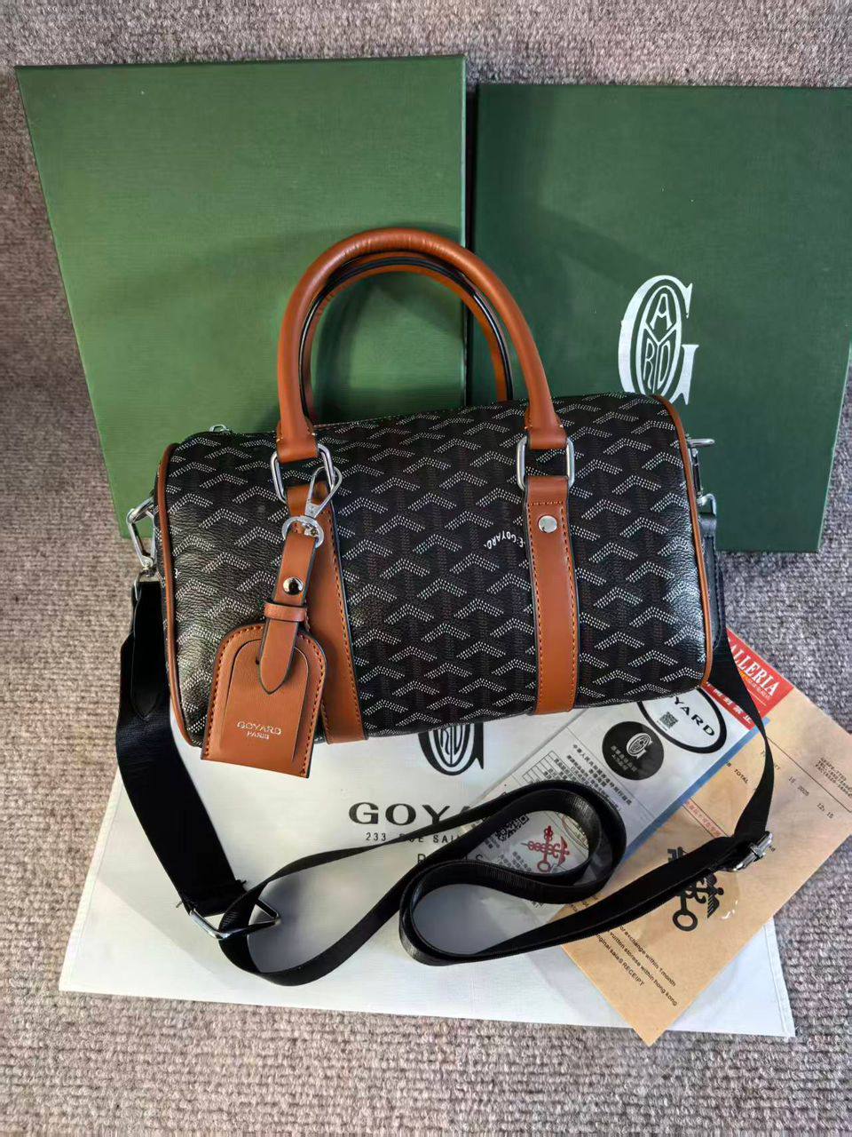Goyard
Men's bag
110 dhs💓
with box
size 26×14×15cm

Zain42
♥️♥️♥️