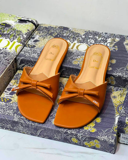 Dior 
𝐒𝐋𝐈𝐏𝐏𝐄𝐑𝐒 
💯high quality
Size 36-37-38-39-40-41

105 dhs🇦🇪🇦🇪

Zain21
♥️♥️♥️