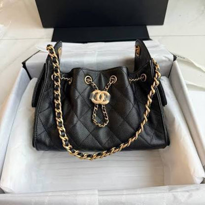 Chanel  
Small size 
120 dhs💓
With box

Zain299
♥️♥️♥️