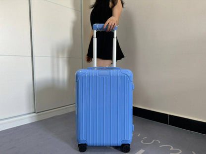 Rimowa Essential 
Travel Bags
master quality 
450 dhs✅

Zain295
♥️♥️♥️