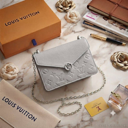 LV
Wallet On Chain Rosy
Monogram & Empreinte Leather
In Gold Hardware
Size : 17 cm
With BOX

90 dhs💛

Zain239
♥️♥️♥️