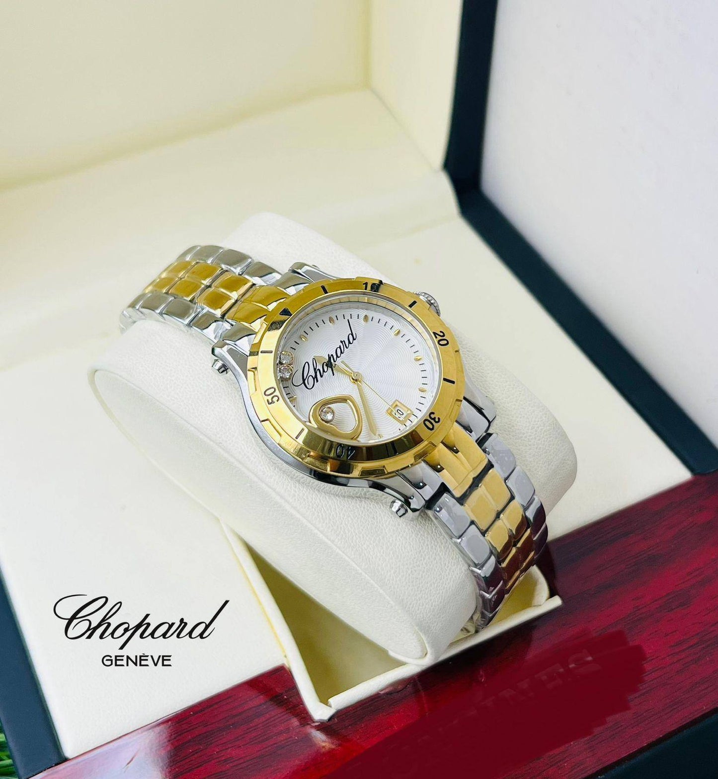Chopard Ladies
*Good Quality*
270 dhs🗽
*Battery*

Zain29
♥️♥️♥️