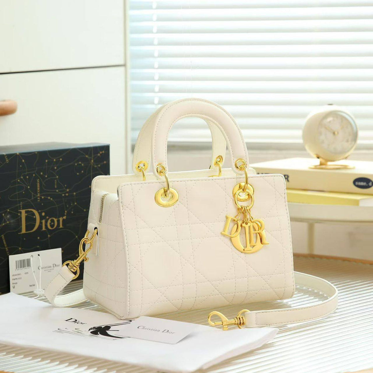 Dior

95 dhs🇦🇪🇦🇪🇦🇪

size：24cm
with box
Zain35
♥️♥️♥️