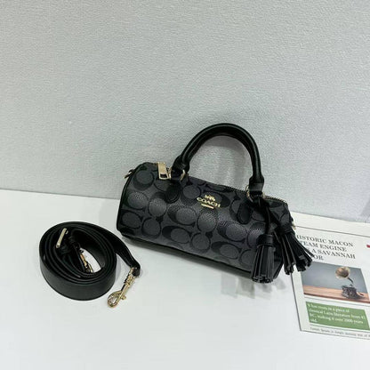 Coach - Aigner
90 dhs🪙💕
Good quality 

with box
🎁🎁🎁

Zain35
♥️♥️♥️