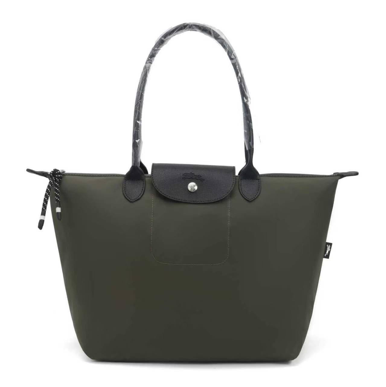 NEW CAME 
LONG CHAMP BAG
GOOD QUALITY 
60 dhs🇦🇪🇦🇪
SIZE :- *48*19*30cm

Zain40
♥️♥️♥️
