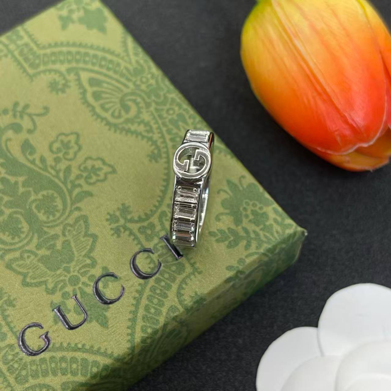 Gucci❤️‍🔥*
Ring 💍 size 👇
6,7,8,9
Master quality 💯

With normal boxes 📦 
45 dhs🪙💚

With master box 🗃️ 
60 dhs🪙💚

Zain216
♥️♥️♥️