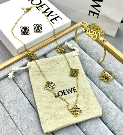 Stainless steel SET 💯*
Necklace ❤️‍🩹
Earring 🍁
Breslat ❣️
With normal boxes 📦 
And paper bag 🛍️
45 dhs🪙🌨️
With master box 📦 
65 dhs🪙🌨️

Zain216
♥️♥️♥️