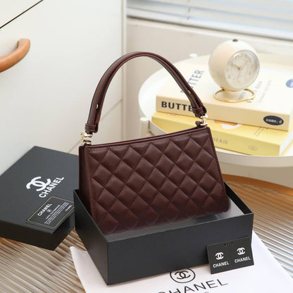 Chanel
90 dhs💓
with box23cm

Zain26
♥️♥️♥️