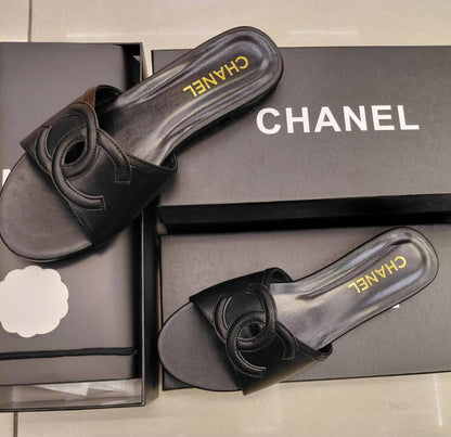 Chanel
Size 36 To 41
95 dhs🇦🇪🇦🇪

Zain120
♥️♥️♥️