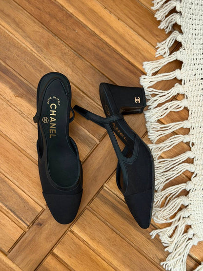 Chanel 
Size 36-41
_Super master high quality_🪡
450 dhs🇦🇪🇦🇪

Zain176
♥️♥️♥️