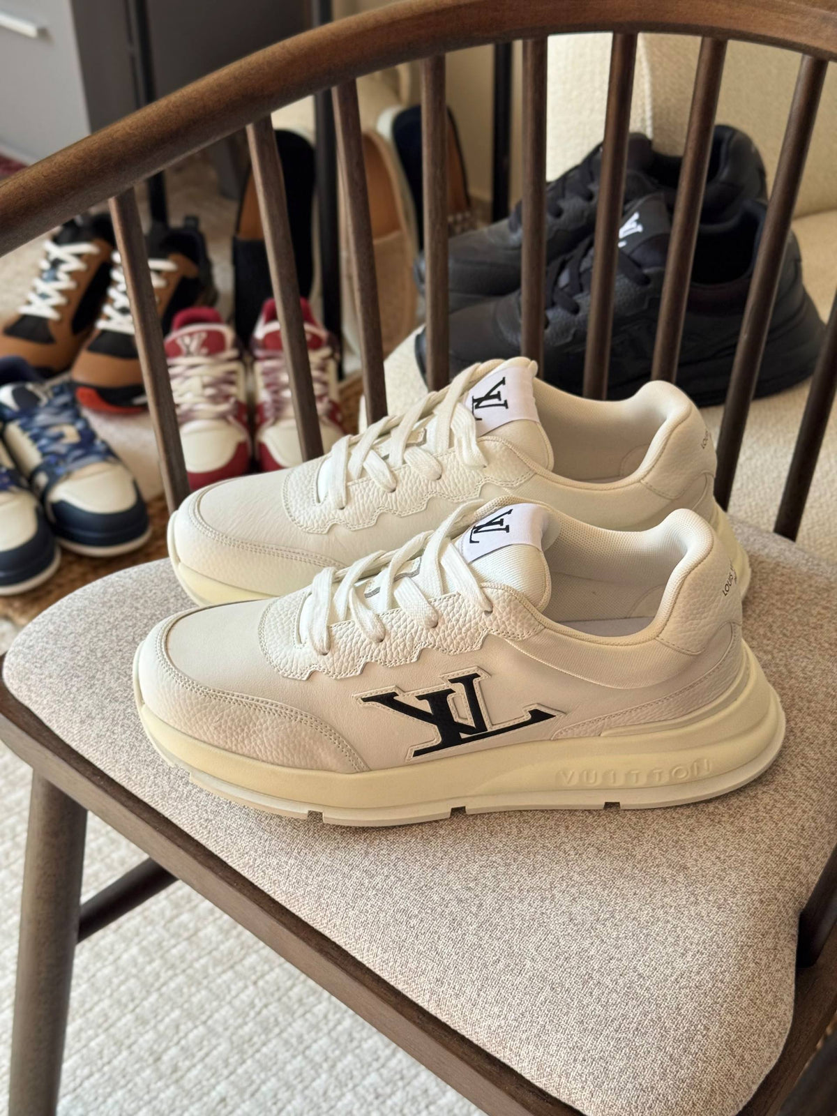 LV

AAA quality

size: 40 to 46
560 dhs🇦🇪🇦🇪

Zain185
♥️♥️♥️