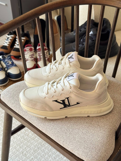 LV

AAA quality

size: 40 to 46
560 dhs🇦🇪🇦🇪

Zain185
♥️♥️♥️