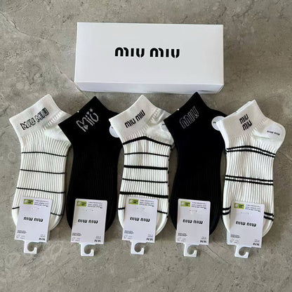 SUCKS 
35 dhs🪙🌨️
with box 
🎁🎁🎁

5in1

Zain90
♥️♥️♥️