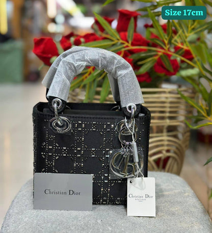 Dior
Good quality 

with box 🎁🎁🎁

120 dhs💓

Zain186
♥️♥️♥️