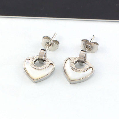 New arrival branded earrings stainless steel non tarnish 
30 dhs✅✅
40 dhs✅✅ with normal box 

Zain243
♥️♥️♥️