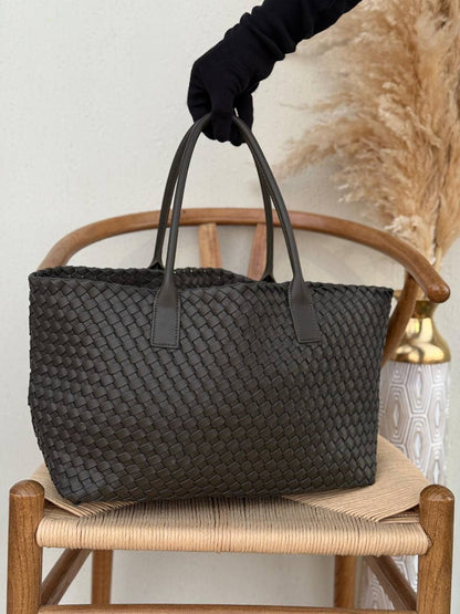 BOTTEGA VENETA
37cm
430 dhs💓
Top quality

Zain167
♥️♥️♥️