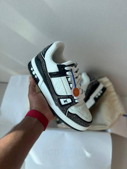 LOUIS VUITTON 
SUPER MASTER 
40-46
680 dhs🪙🖤

Zain43
♥️♥️♥️