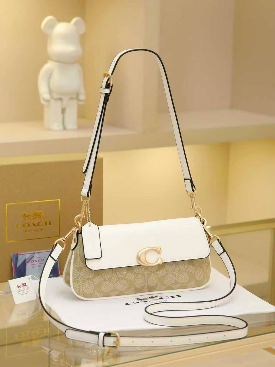 Coach 

95 dhs✅ 

with box
🎁🎁🎁

Zain235
♥️♥️♥️