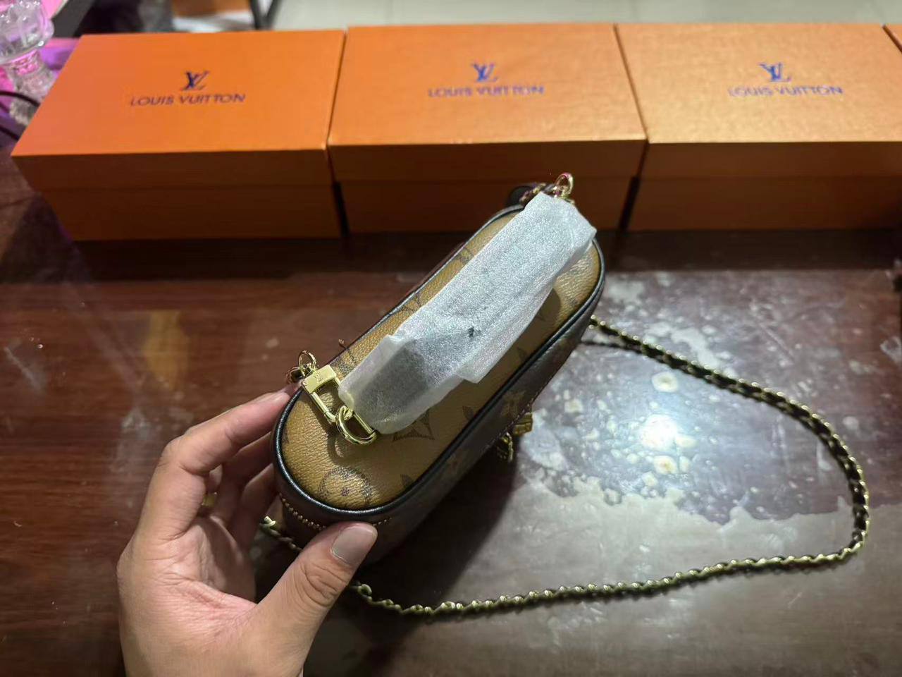 LV
New Model
90 dhs💓

with box🎁🎁🎁

Good Quality

Zain177
♥️♥️♥️
