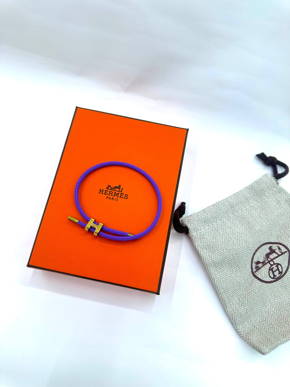 Hermes
Good quality 
Bracelet 
With black boxes
20 dhs🇦🇪🇦🇪

With normal boxes and 
Paper bag
30 dhs🇦🇪🇦🇪

With original boxes
40 dhs🇦🇪🇦🇪

Zain216
♥️♥️♥️