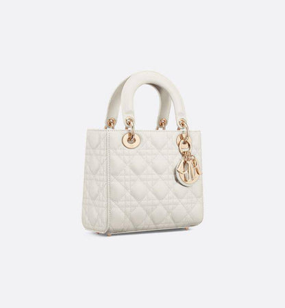 Dior
Best quality

With box’s
🎁🎁🎁

115 dhs💓
size 20cm

Zain158
♥️♥️♥️