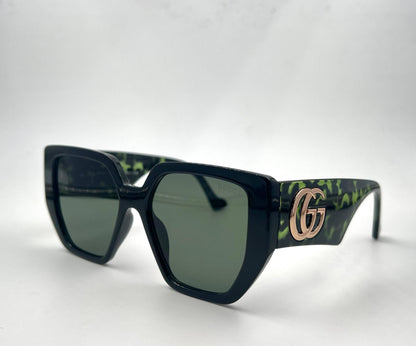 Gucci

Sunglasses 🕶️ 

good quality 💯

With master box 🗃️ 
50 dhs❣️

Zain273
♥️♥️♥️