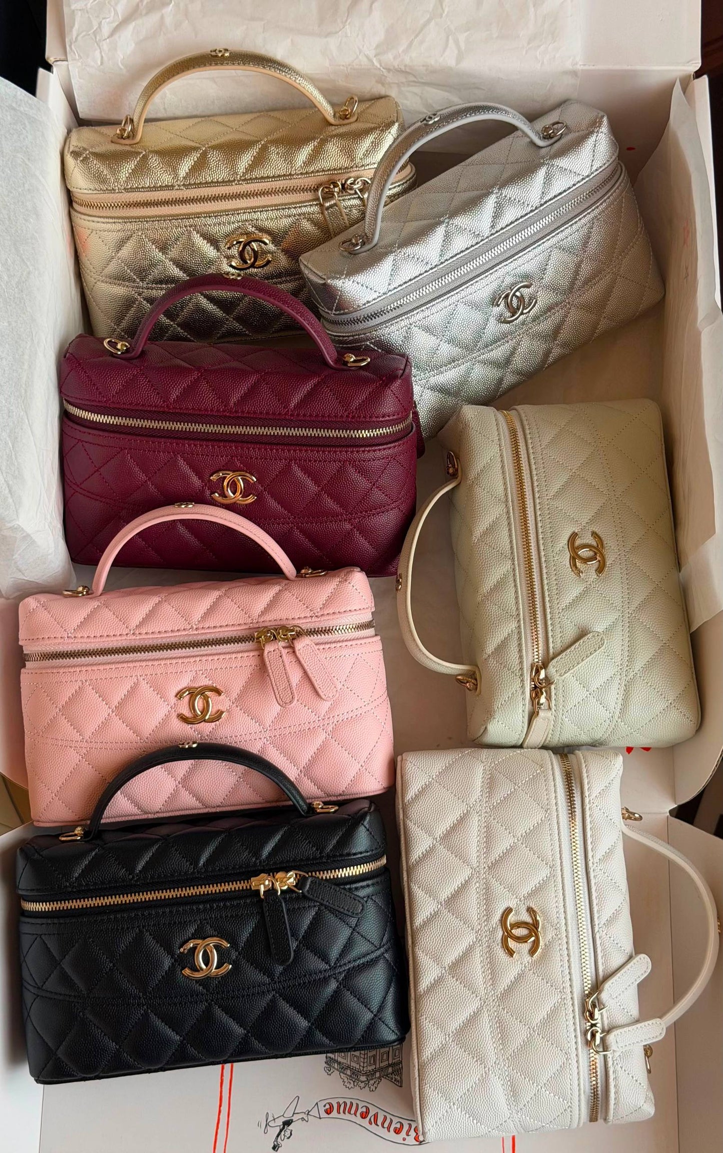 CHANEL
𝐕𝐚𝐧𝐢𝐭𝐲 𝐁𝐚𝐠 𝐖𝐢𝐭𝐡 𝐂𝐡𝐚𝐢𝐧 
950 dhs✅
Full Packge Super Master

ETAG4
♥️♥️♥️