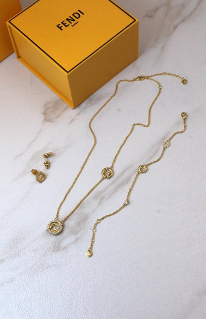 FENDI 💛
* *New Collection* 💛✨💎💎
    *  Fendi O'Lock Necklace  , Earings with Braclet
* Full Set
↗️ *Super Master Quality ®️*
*260 dhs💓* with *Normal* Box
*290 dhs💓* with *Orignal* Box

Zain106
♥️♥️♥️