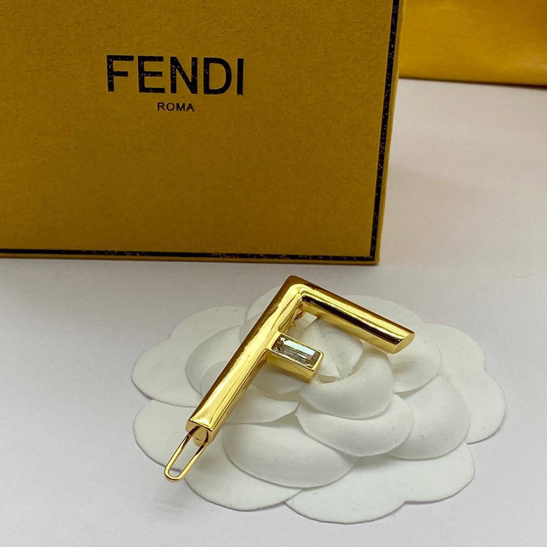 HAIR CLIP
MASTER✨
55 DHS✅
 WITH BOX AND PAPER BAG🎁🛍️

Zain89
♥️♥️♥️