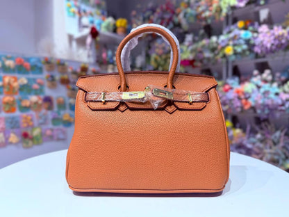 Hermes 
25cm  Golden
110 dhs💛

Zain44
♥️♥️♥️