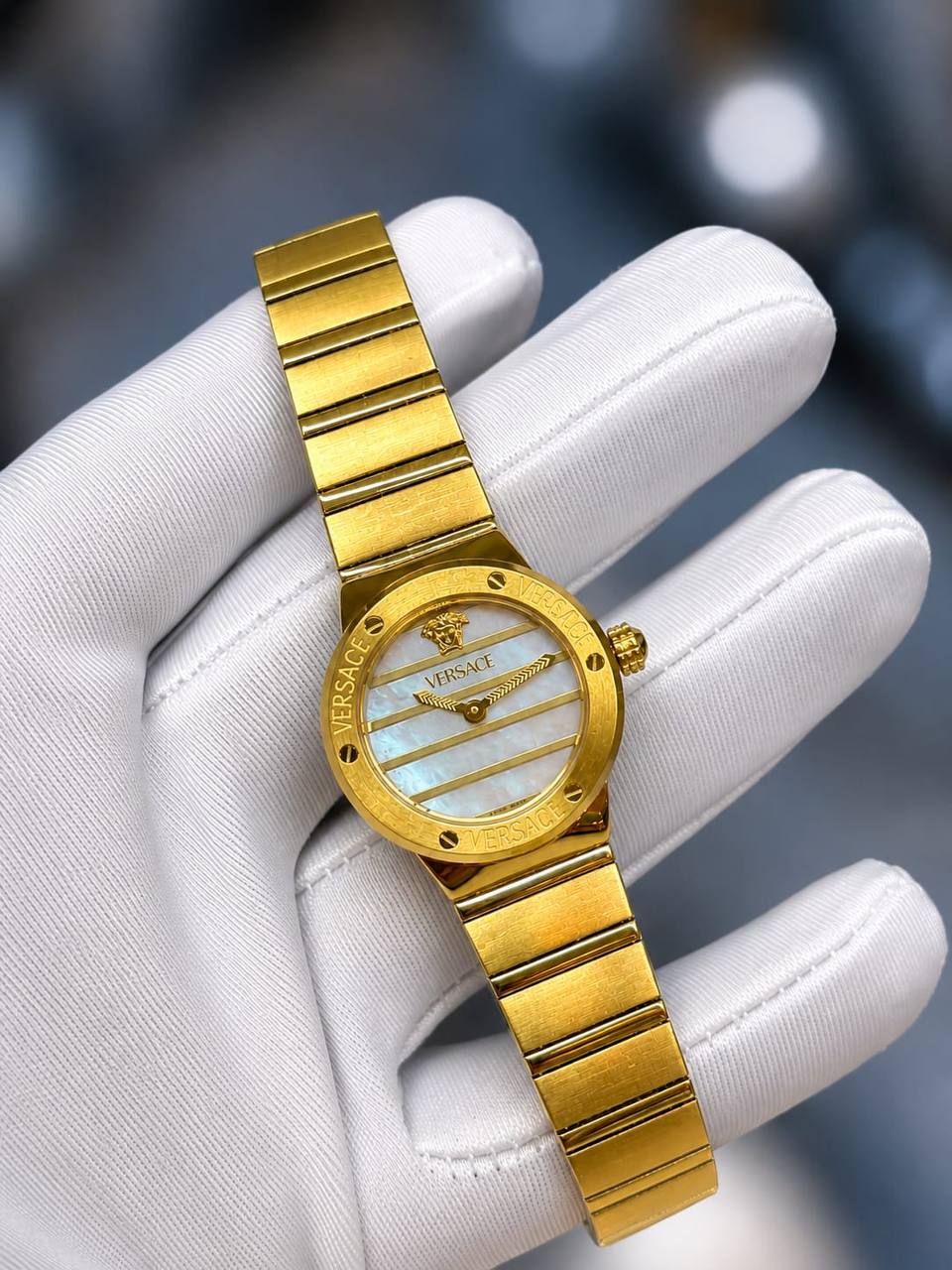 Versace 
watch for ladies 
good quality 
250 dhs💓

Zain59
♥️♥️♥️