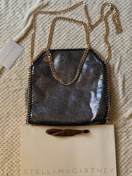 STELLA McCARTNEY
25cm
350 dhs🪙🌨️
Top quality

Zain167
♥️♥️♥️