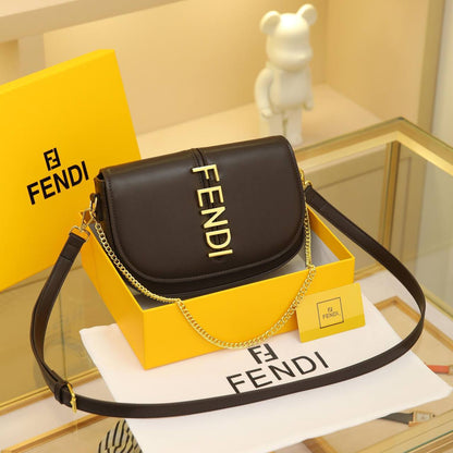 Fendi 
SIZE  ……… 24CM 
95 dhs🪙🖤

with box
🎁🎁🎁

Zain51
♥️♥️♥️
