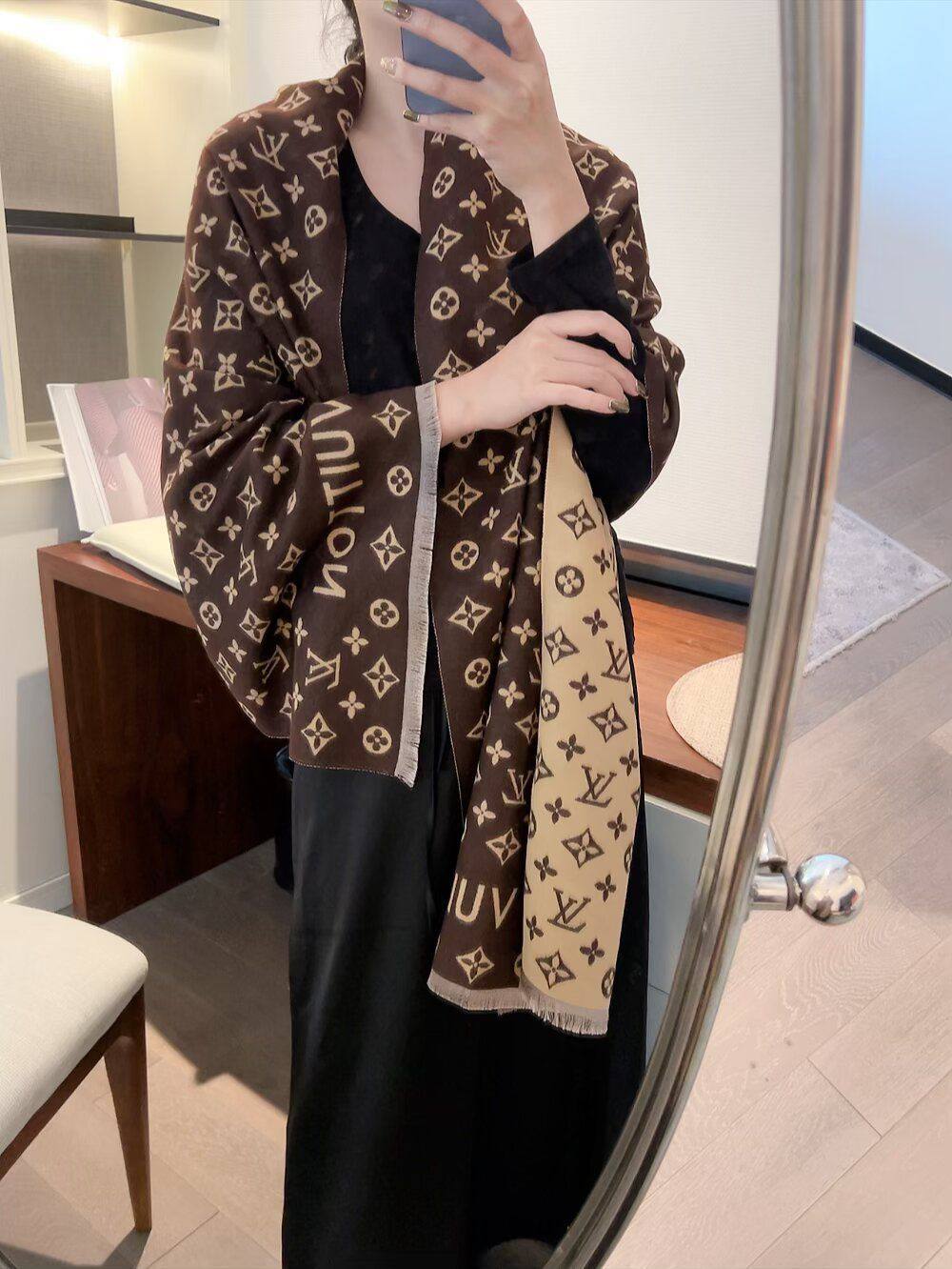 Winter scarf 
45 dhs🪙🌨️

Zain93
♥️♥️♥️
